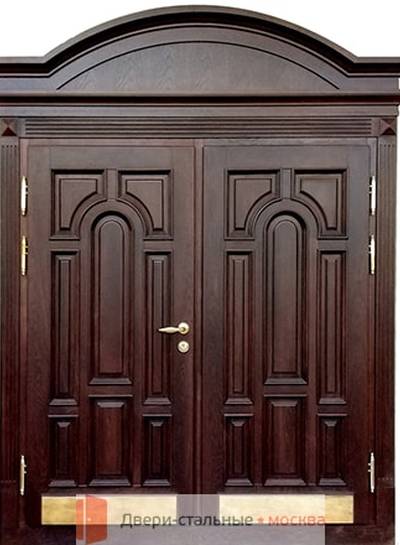 Двупольные филенчатые двери с фрамугой