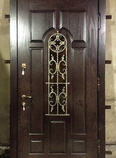 Дверь входная с филенчатой панелью